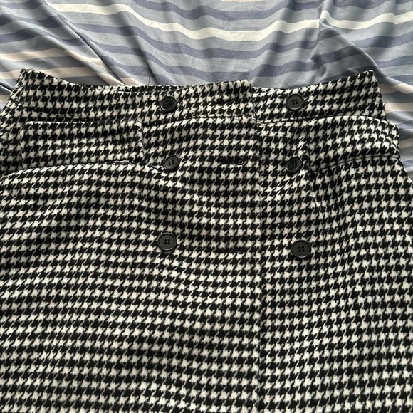 Large Forever 21 plaid button up skirt with faux pockets - Picture 4 of 6